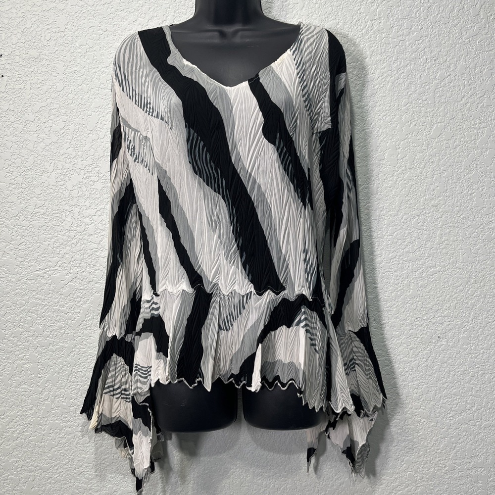 Dress-U By Sharon Top Women L Black Abstract Plissé Handkerchief Hem Bell Sleeve